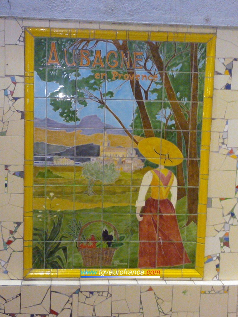 Vue d'une décoration murale en gare d'Aubagne en Provence