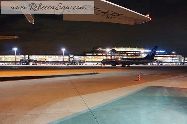 haneda airport japan - rebecca saw japan trip with airasia  (7)