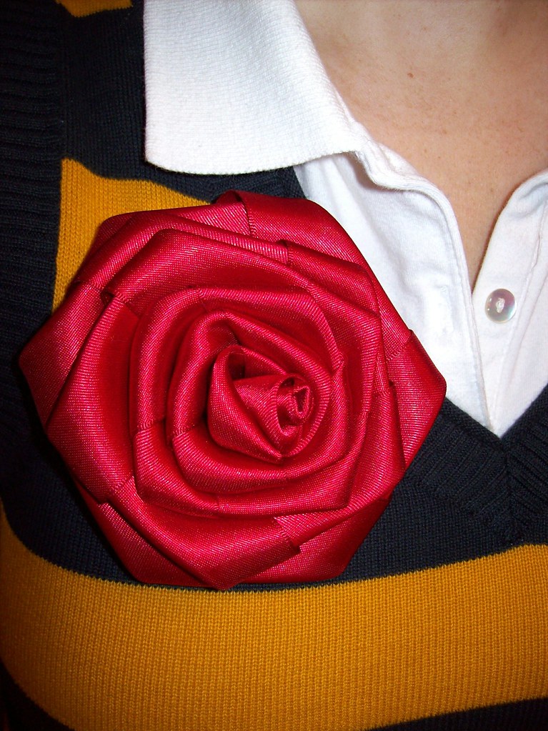 ribbon rose detail