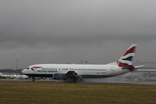 British Airways Boeing 737-400 G-DOCZ Wet Landing Edinburgh Airport
