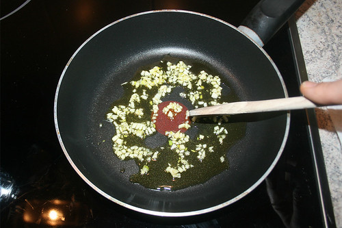 41 - Garnelen-Gemüse-Topf / Prawn vegetable stew - Knoblauch anschwitzen / Braise garlic gently