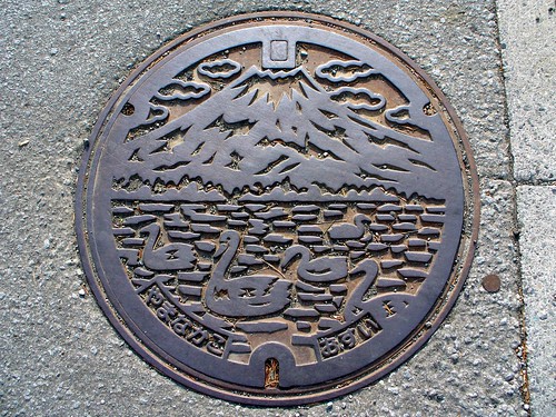 Yamanakako village Yamanashi pref manhole cover （山梨県山中湖村のマンホール））