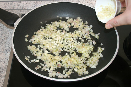 24 - Knoblauch mit dünsten / Add garlic