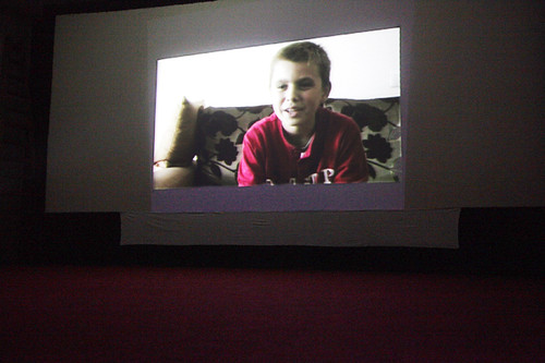 Proiezione dei video spettacolo dei ragazzi a Peja Kosovo-L