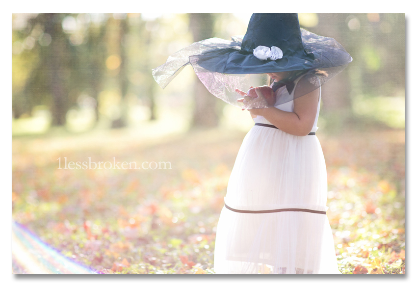 BLOG sunflare with hat and apple
