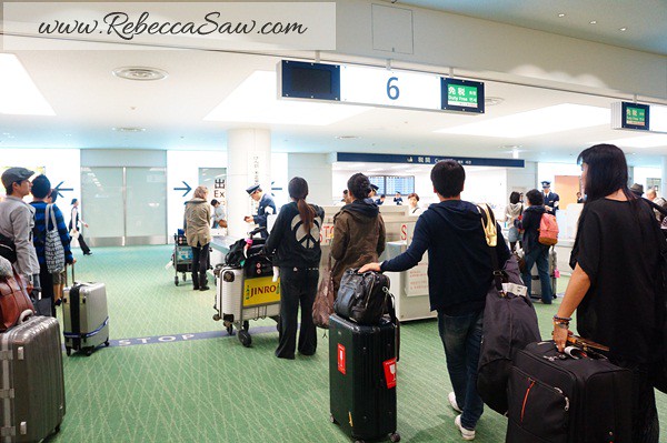 haneda airport japan - rebecca saw japan trip with airasia  (11)