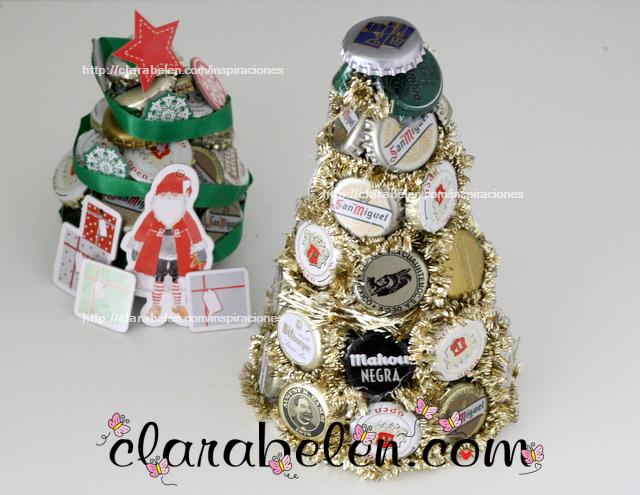 Arbolito navideño hecho de chapas o corcholatas de refrescos