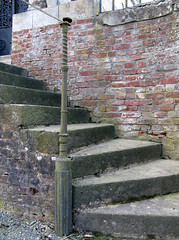 Acheux-en-Amiénois (chapelle funéraire Bellet - montant rampe escalier) 1
