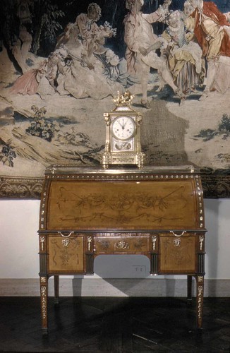 008-Desk, Rolltop- David Roengten 1780-Metropolitan Museum of Art