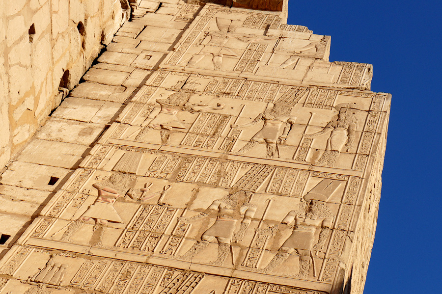 Сказания о деяниях фараонов. Карнак, храм Амона, Египет