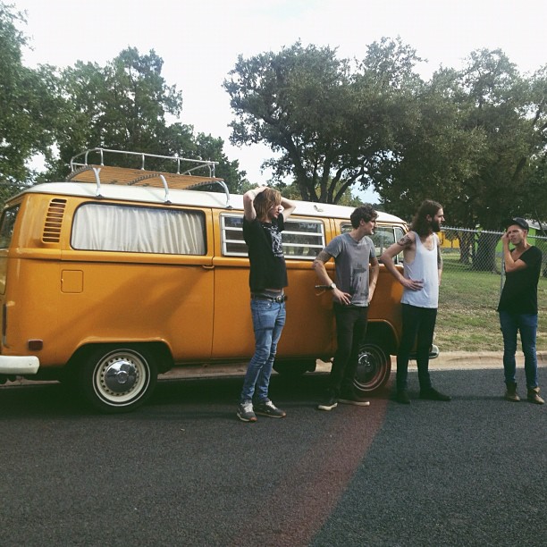Little detour yesterday. @micahbickham comes to the rescue after his shoot with @drytheriver #thanksforthecameras #ssrt #headedtomarfa #vw #behindthesceneswithmicahbickham
