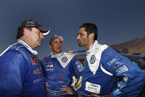 Nasser Al-Attiyah y Carlos Sainz en su etapa con Volkswagen en el Dakar