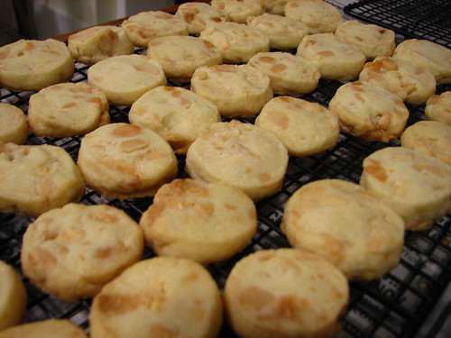 Macadamia Nut Shortbread Cookies