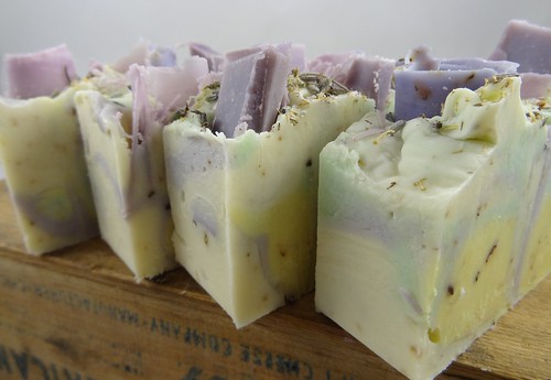 Lavender Chamomile Soap - The Daily Scrub (4)