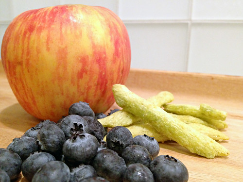Apple, blueberries, pea crisps