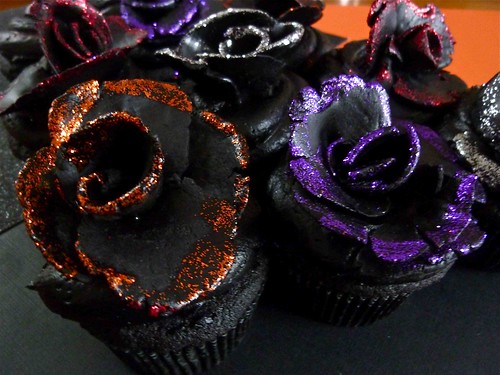 Black-Velvet-Rose-Cupcakes-4