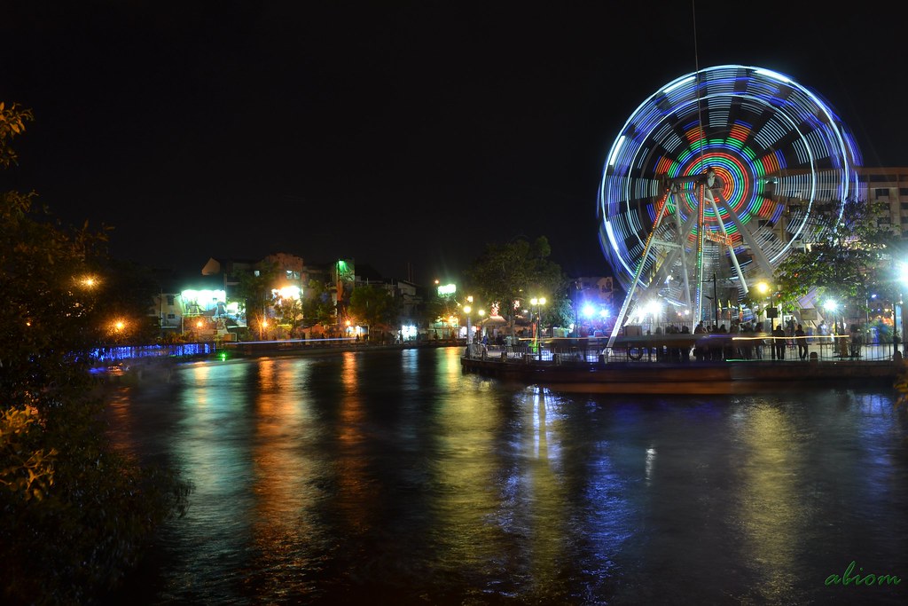 Ferris wheel by Melaka river