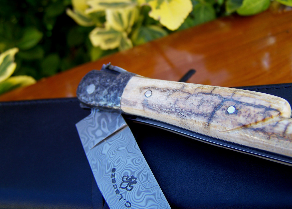 Couteau Laguiole ivoire de mammouth feuilles de chêne et bécasse cisele au burin