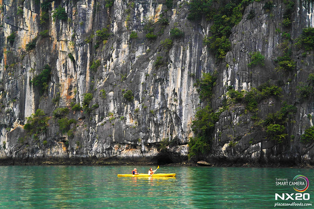 canoe in halong bay
