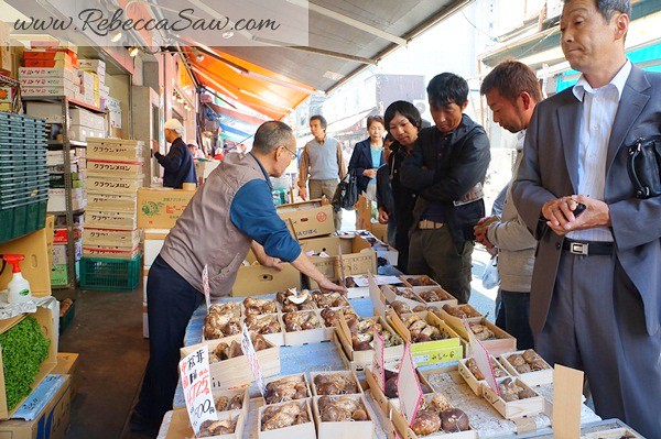 Japan day 1 - tsujiki market - rebecca saw (45)