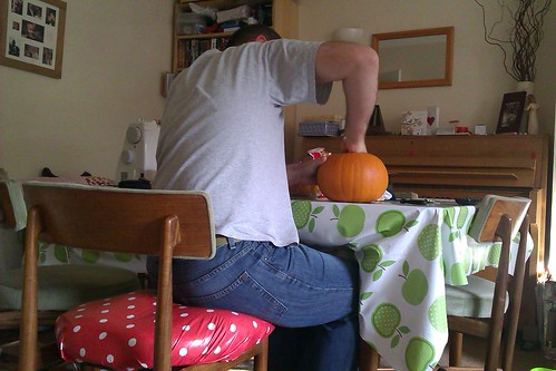 Extracting the pumpkin contents