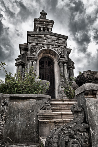 Recuerdos de familia... Cementerio de Colón, Havana, Cuba. by Rey Cuba