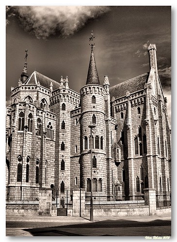 Palácio episcopal de Astorga by VRfoto
