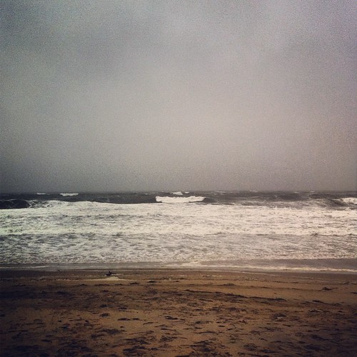 rough waves and wind #sandy #maine