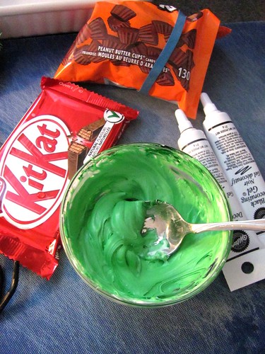 Halloween Kit Kat Frankenstein Treats