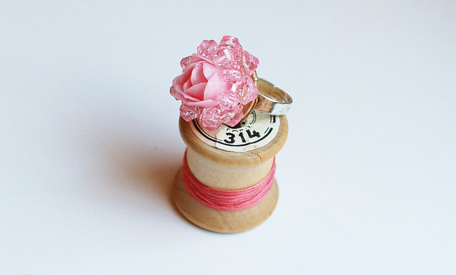 Quick Craft: Glue A Thing Ring