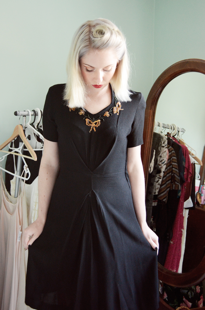 1940s dress black and gold sequins e