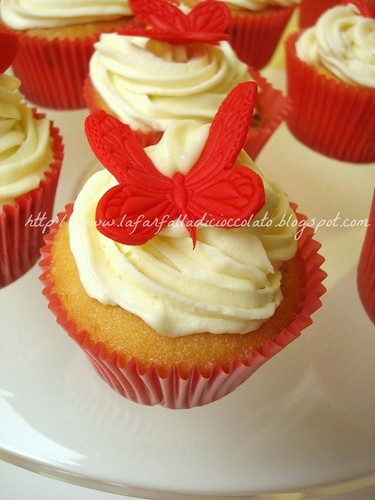 Red butterfly cupcakes 2