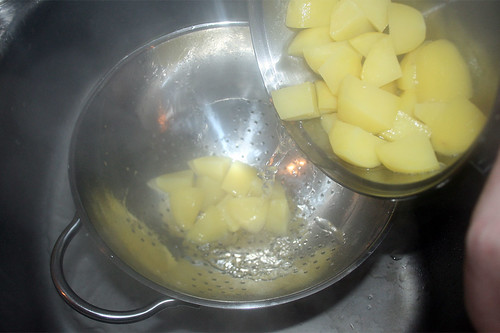 23 - Kartoffeln abschütten / Drain potatoes