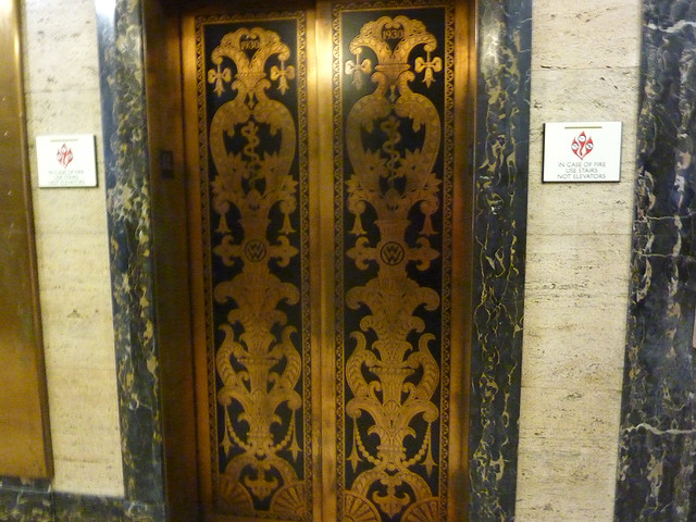 P1130510-2012-11-09-WW-Orr-building-by-Pringle-Smith-Elevator-door