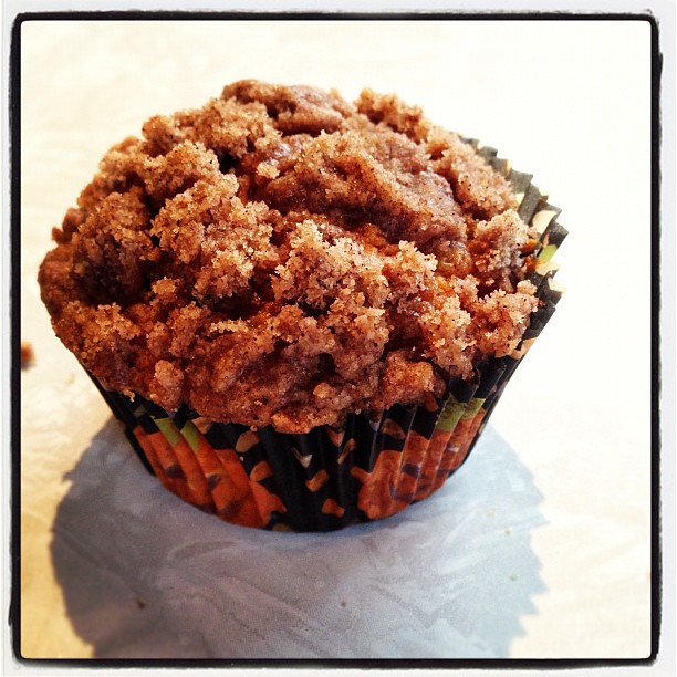 Pumpkin muffin w delicious cinnamon crumble topping. #thanksgiving
