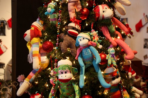 sock-monkey-christmas-tree