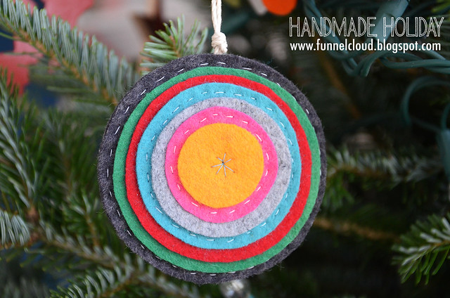 handmade holiday | felt circles ornament