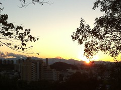 聖ヶ丘から望む富士山と日没