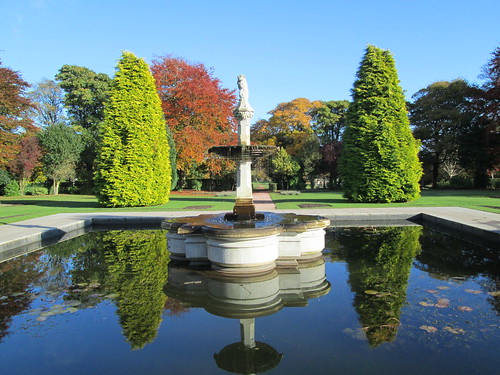 Beveridge Park fountain & trees 2
