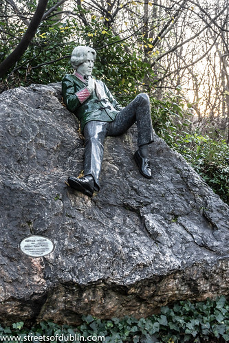 The Oscar Wilde Memorial In Merrion Square (Dublin) by infomatique