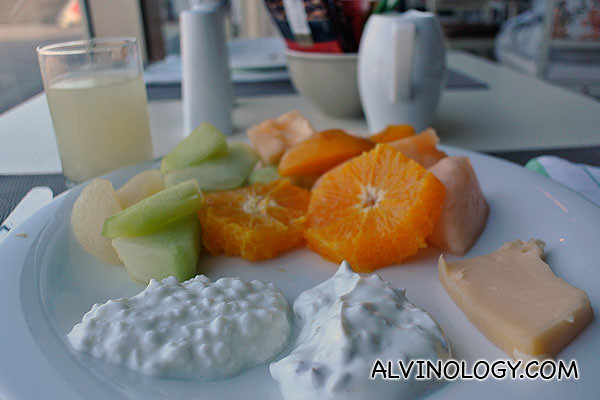I could get used to this diet of fruits, cheese and yoghurt for breakfast!