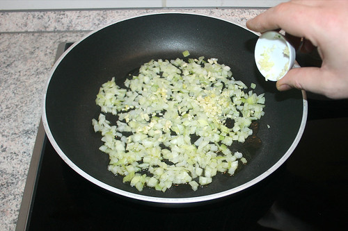 25 - Zwiebeln & Knoblauch anschwitzen / Braise onion & garlic lightly