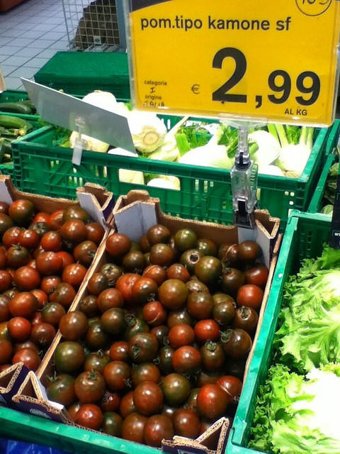Tomato 2.99 Euro/kg