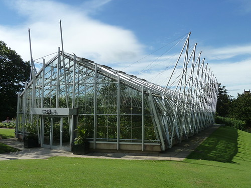 One of Chatsworth's greenhouses ...