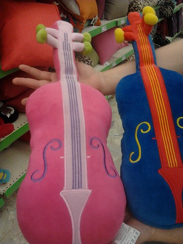 violino de pelúcia