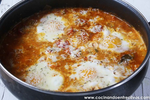 Compota de tomates con huevos escalfados (14)