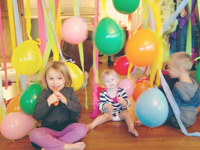 kids and balloons
