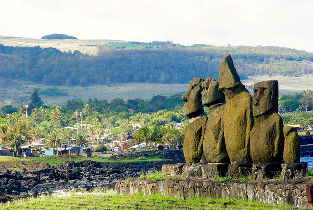 easter island trave, moai