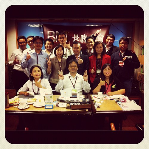 BNI長勝分會：早餐會會員們與來賓合照2012.11.06(二) by bangdoll@flickr