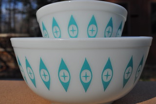 Unmarked Pyrex Eyes Chip and Dip Bowls